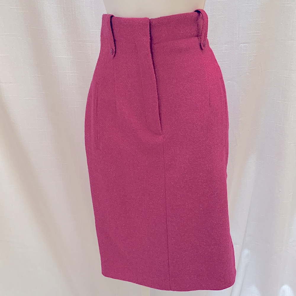 Pictures don’t do this beauty justice! High quality- exclusive designer skirt.
